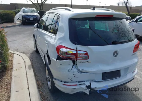 2015 Volkswagen Tiguan R-Line z USA, uszkodzony, nr VIN WVGAV7AX9FW092348